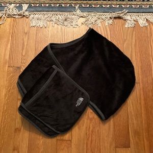 NWOT Black North Face scarf